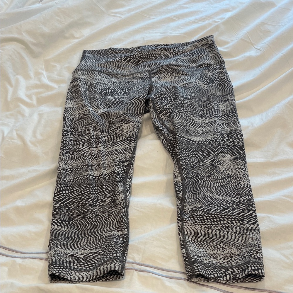 Lululemon Black and White Patterned Leggings cropped leggings